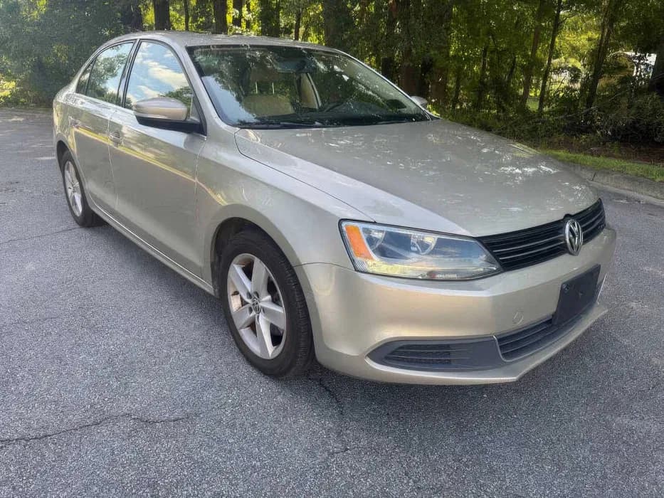 У продажі Volkswagen Jetta 2015 для військових - фото 1