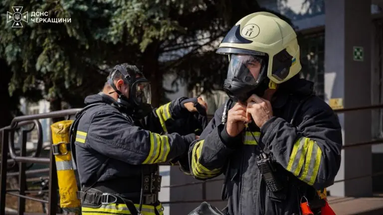 Евакуація, пожежа та руйнування: у Черкасах провели навчання з реагування на надзвичайні ситуації