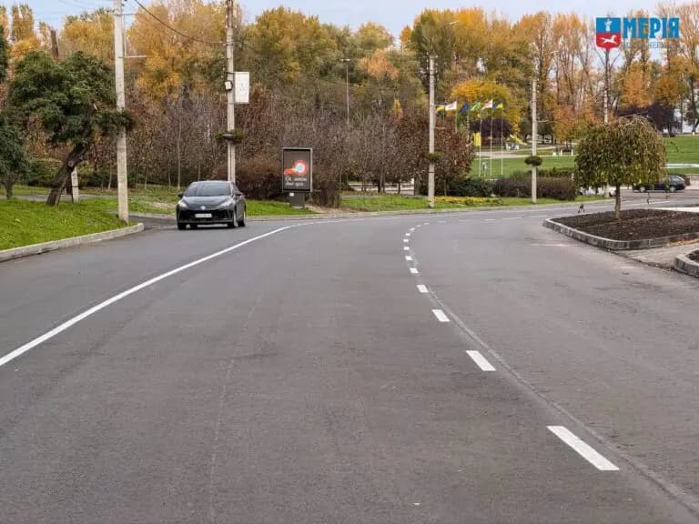 На Замковому узвозі в Черкасах нанесли дорожню розмітку