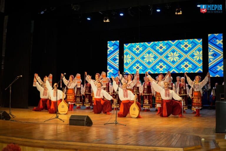 Працівників освітньої галузі Черкас привітали напередодні професійного свята